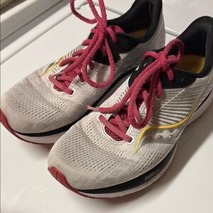 Women’s Saucony Guide running shoe